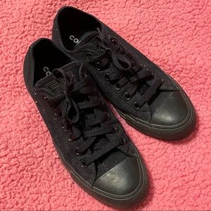 Solid black Converse women 8, men 6